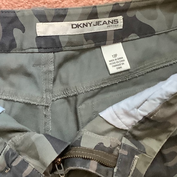 DKNY Jean Camo 12P - Picture 3 of 7